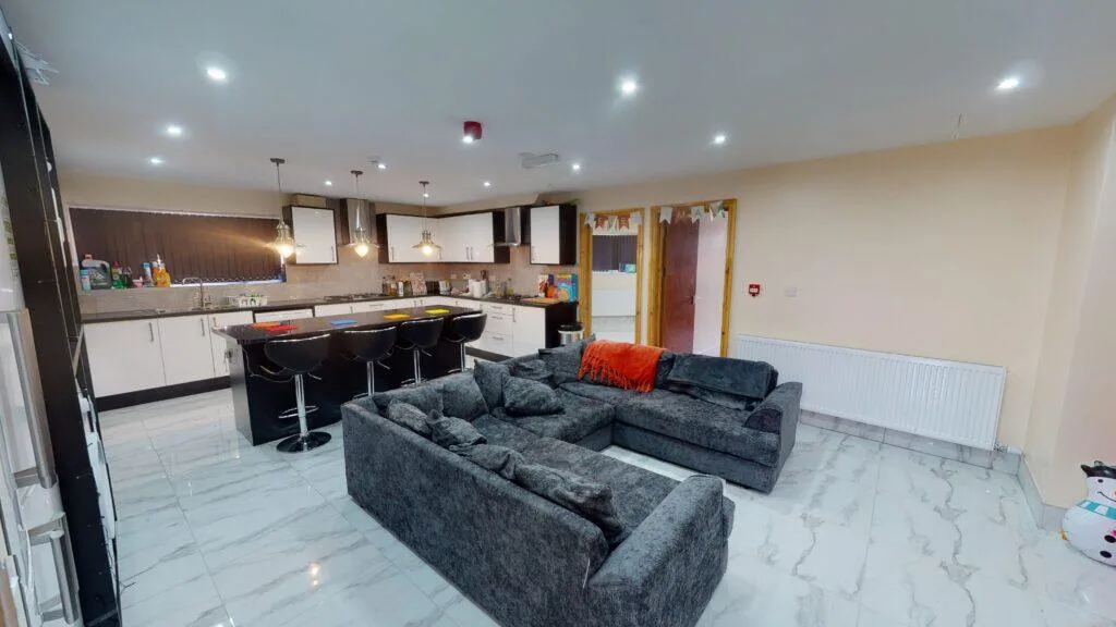 9 bedroom terraced house for rent