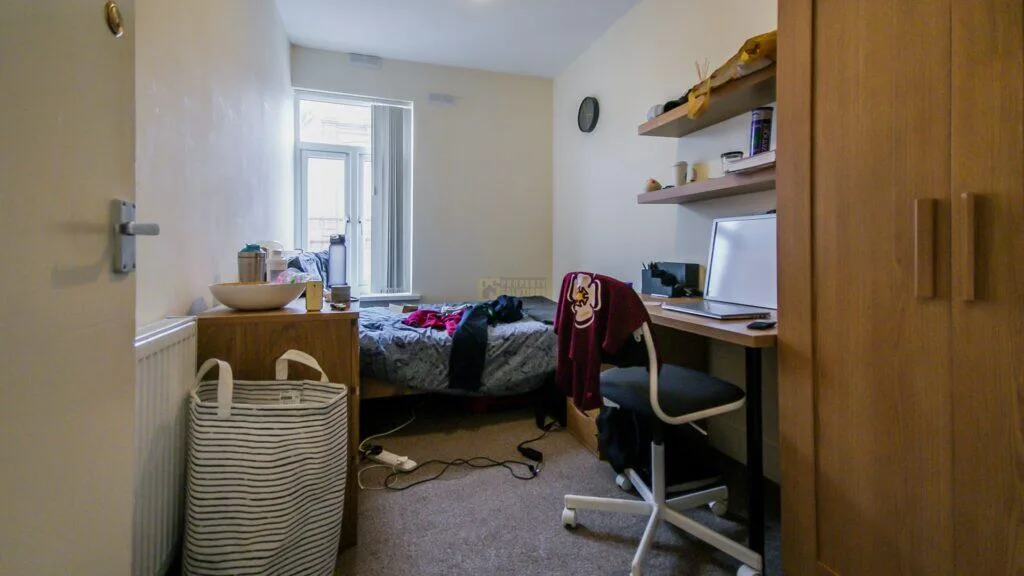 6 bedroom terraced house for rent