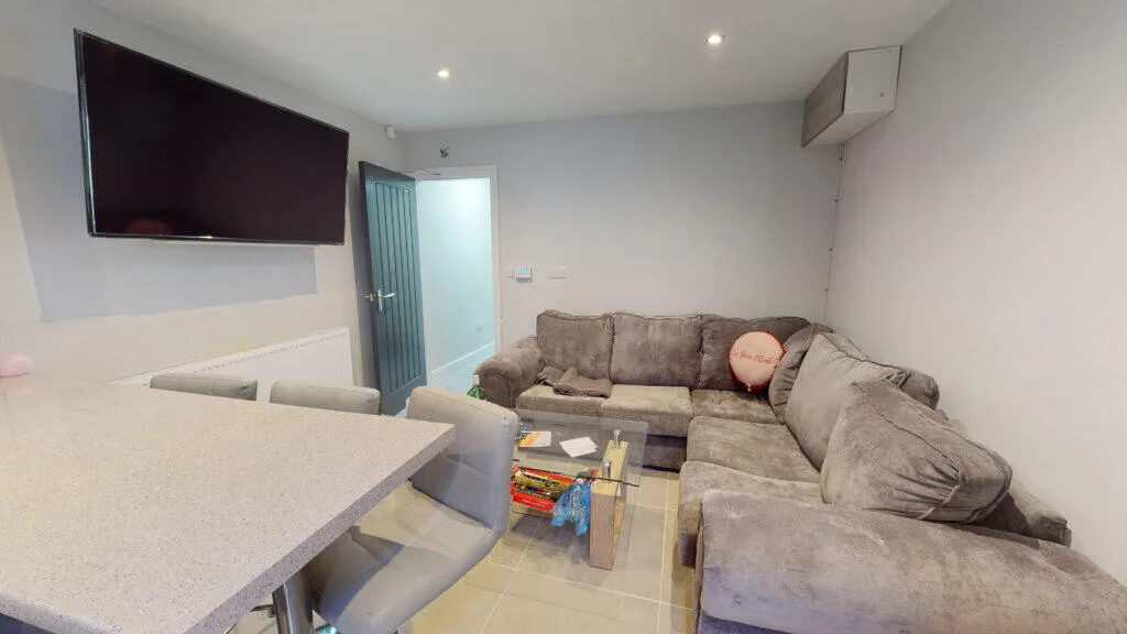 6 bedroom house for rent