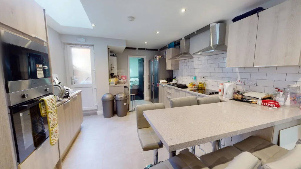 6 bedroom house for rent