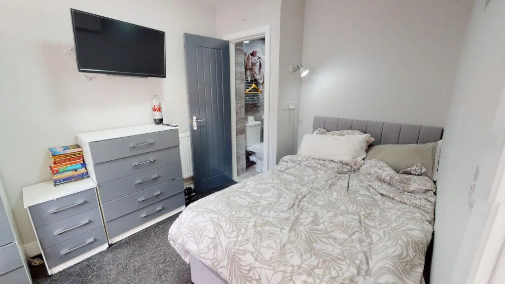 6 bedroom house for rent