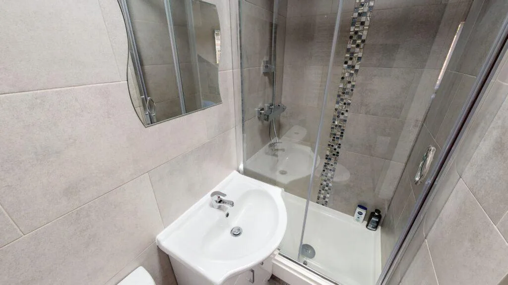 6 bedroom house for rent