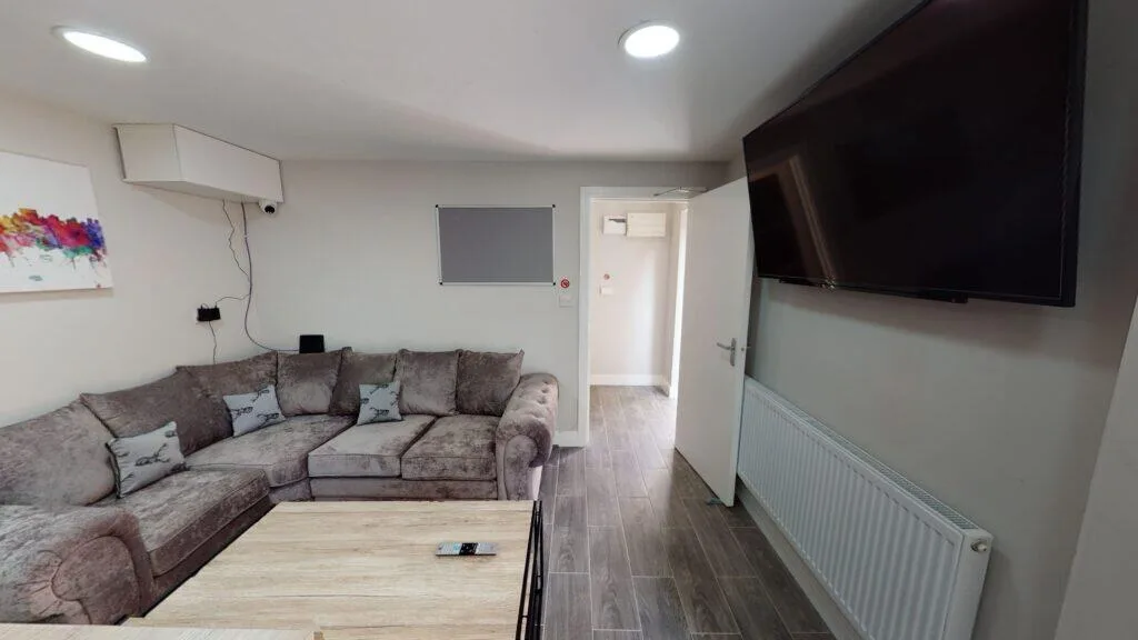 6 bedroom house for rent