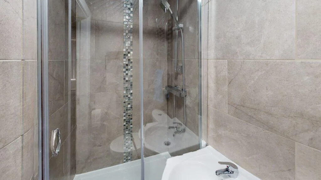 6 bedroom house for rent