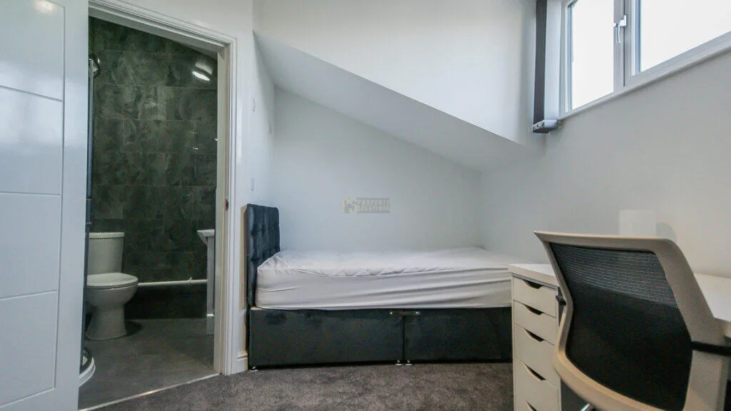6 bedroom terraced house for rent