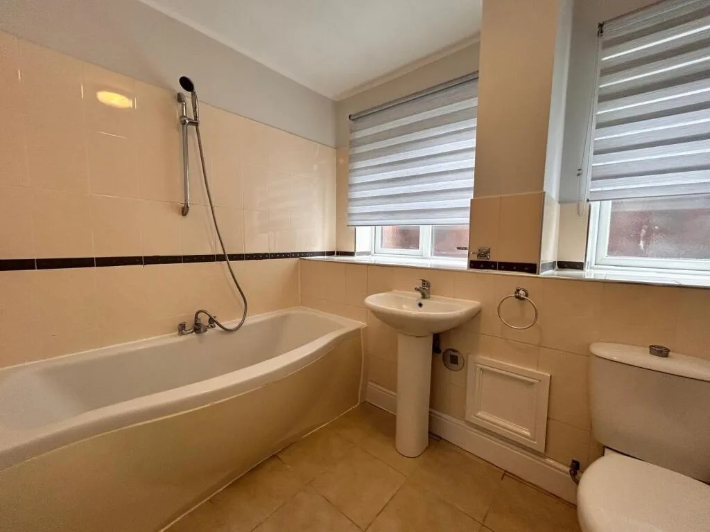 3 bedroom flat for rent