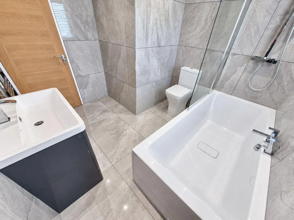 5 bedroom detached house for rent