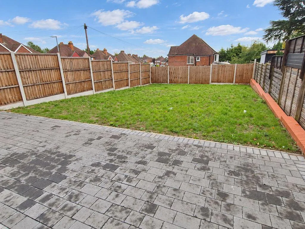 5 bedroom detached house for rent