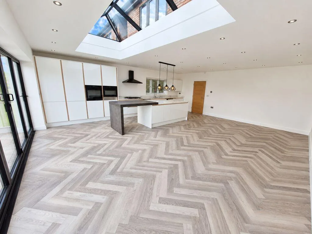 5 bedroom detached house for rent
