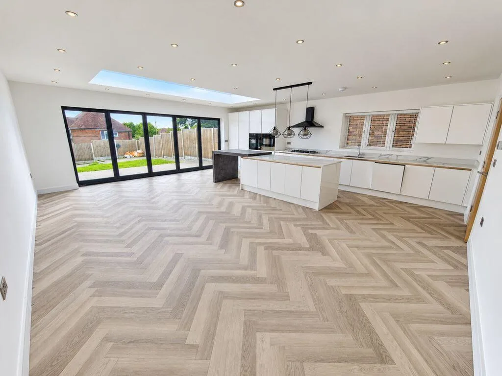 5 bedroom detached house for rent