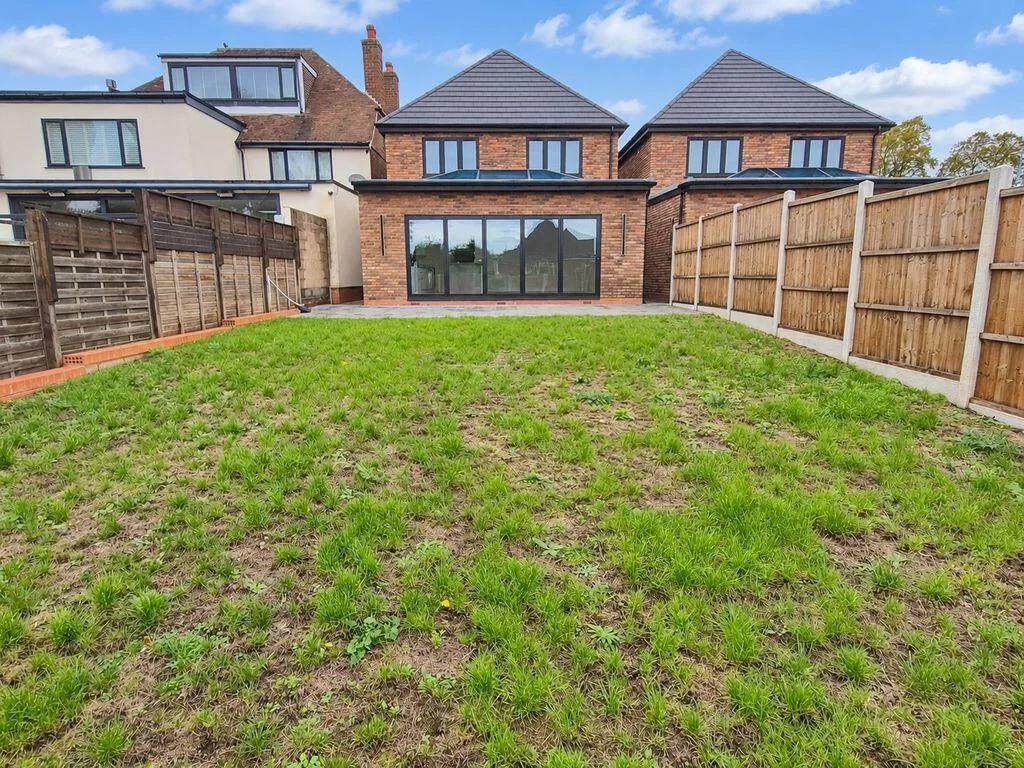 5 bedroom detached house for rent