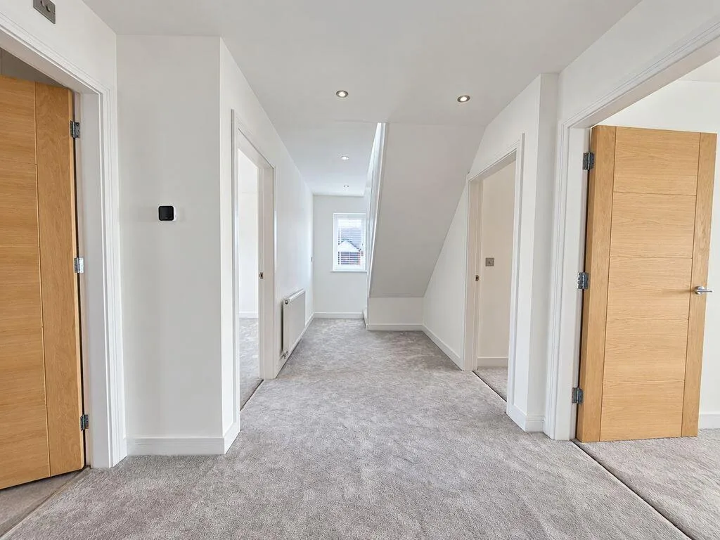 5 bedroom detached house for rent