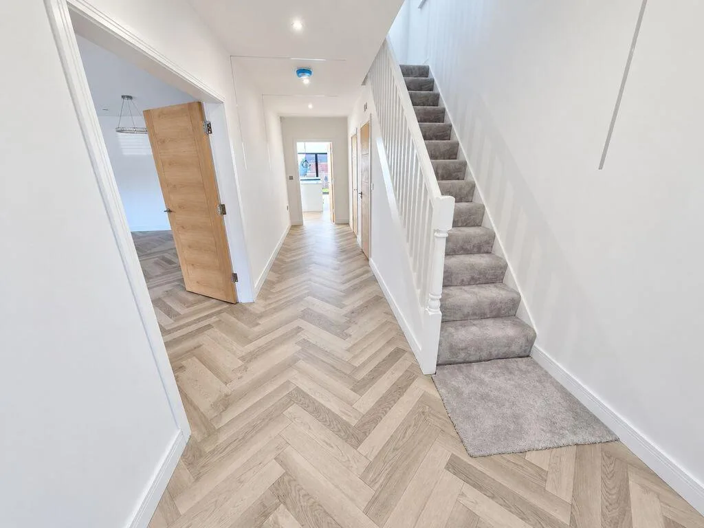 5 bedroom detached house for rent