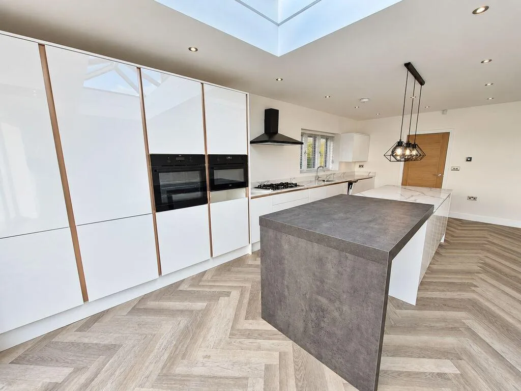 5 bedroom detached house for rent