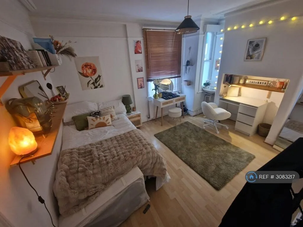 6 bedroom semi-detached house for rent