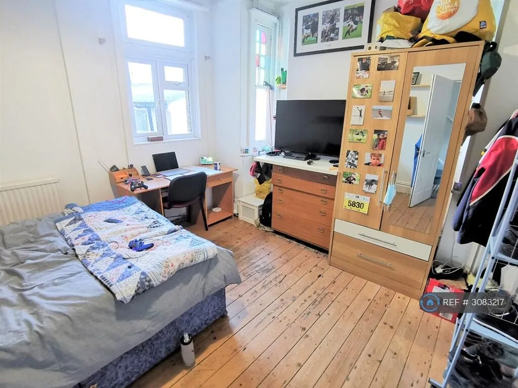 6 bedroom semi-detached house for rent