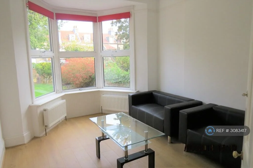 6 bedroom semi-detached house for rent