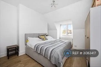 6 bedroom semi-detached house for rent