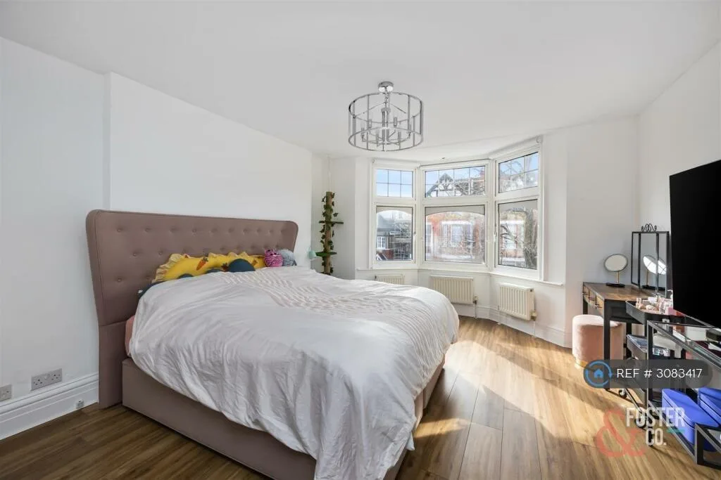 6 bedroom semi-detached house for rent
