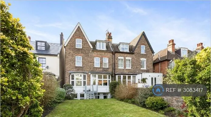 6 bedroom semi-detached house for rent