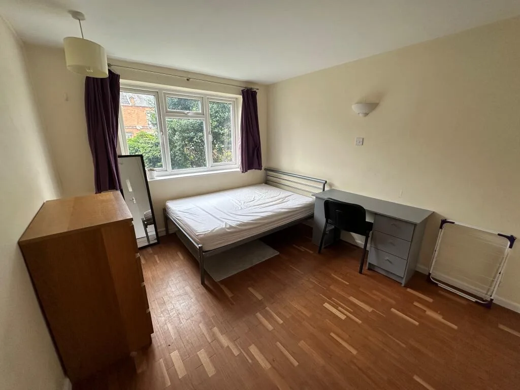 4 bedroom flat for rent
