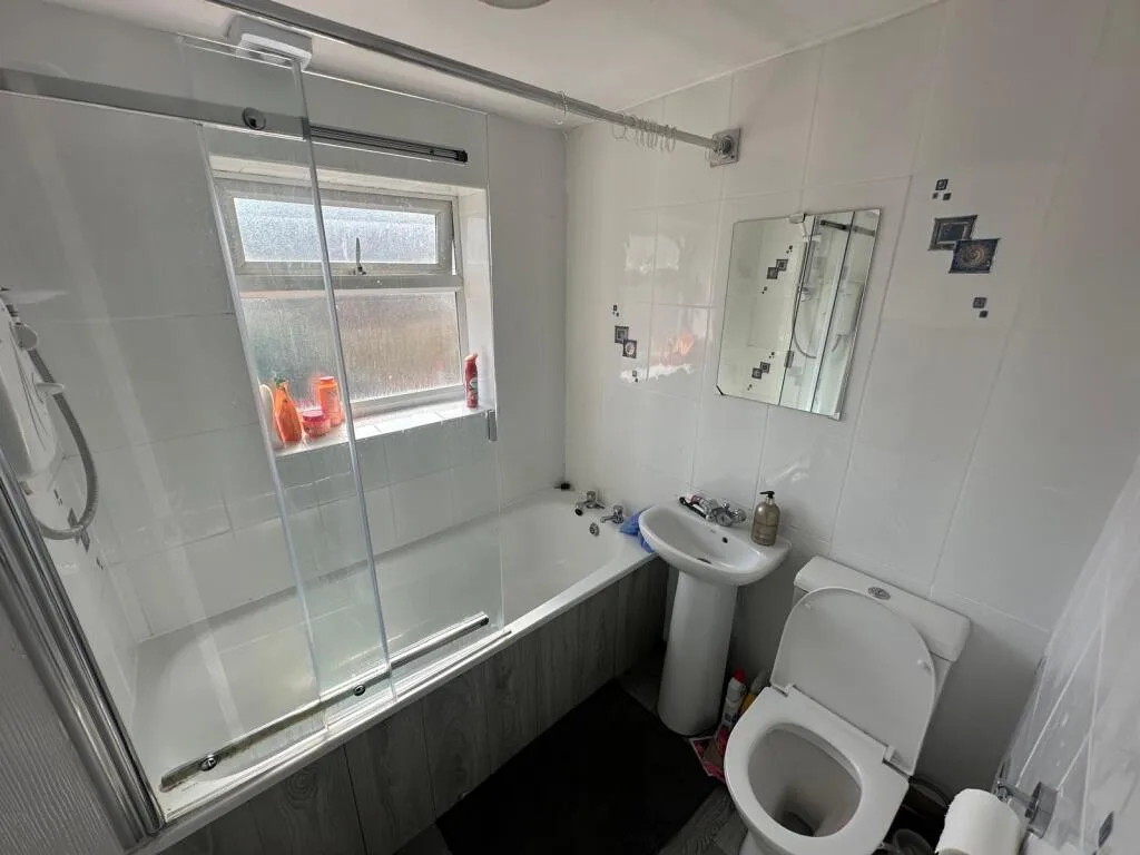 4 bedroom semi-detached house for rent