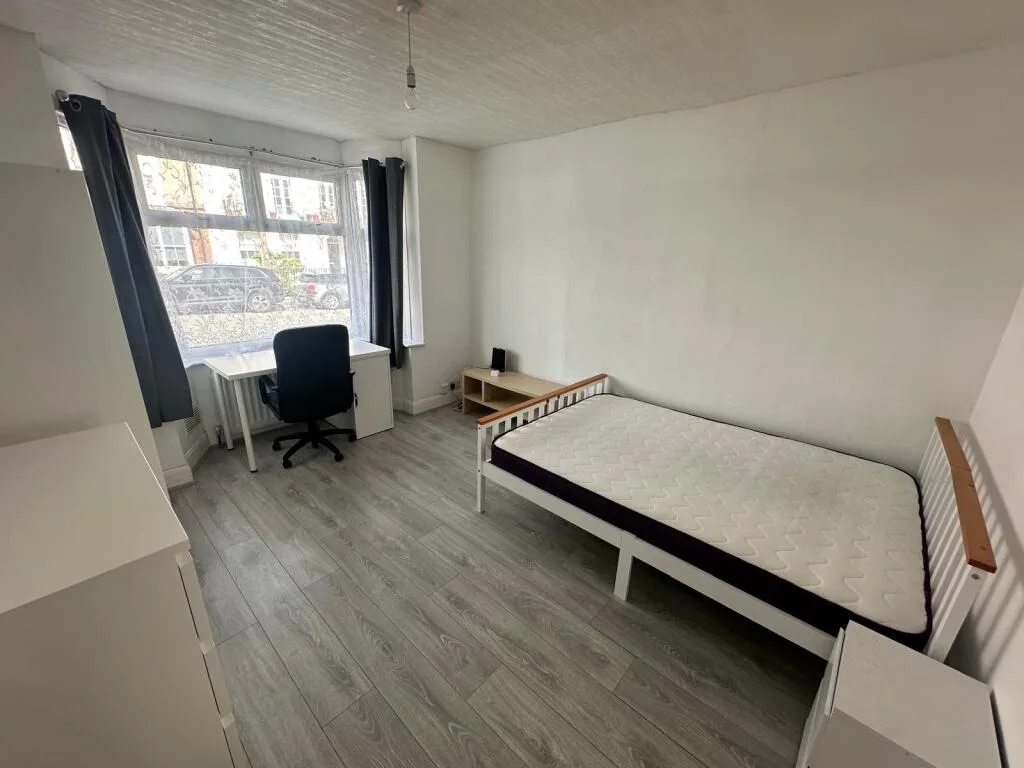 4 bedroom semi-detached house for rent