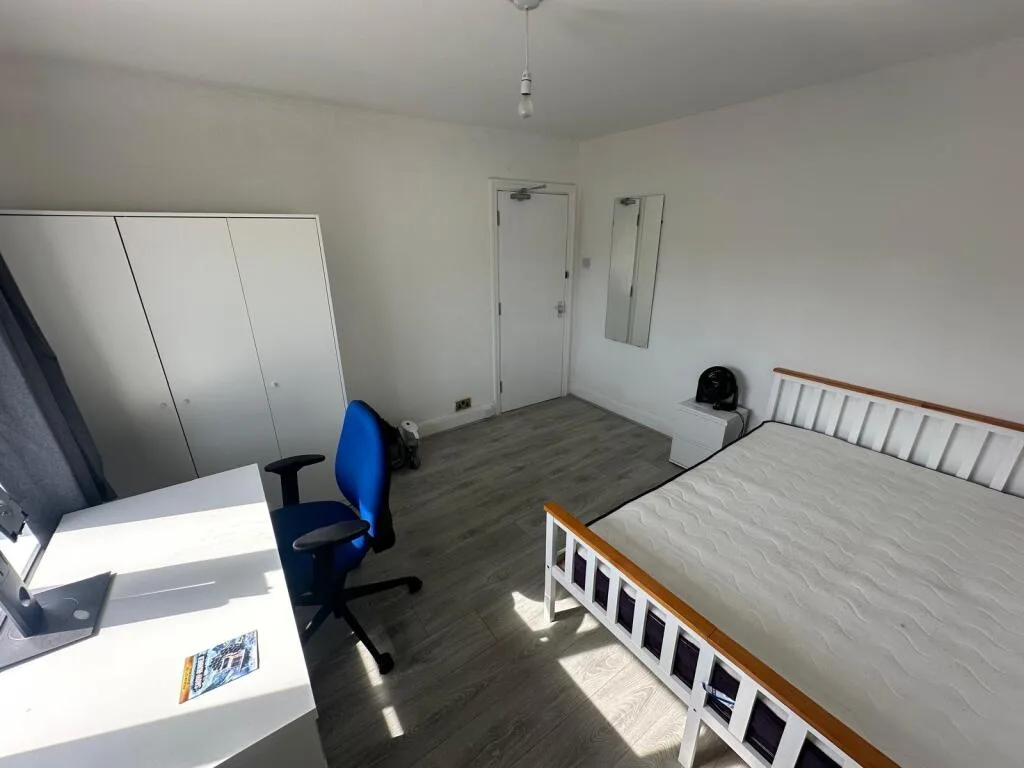 4 bedroom semi-detached house for rent