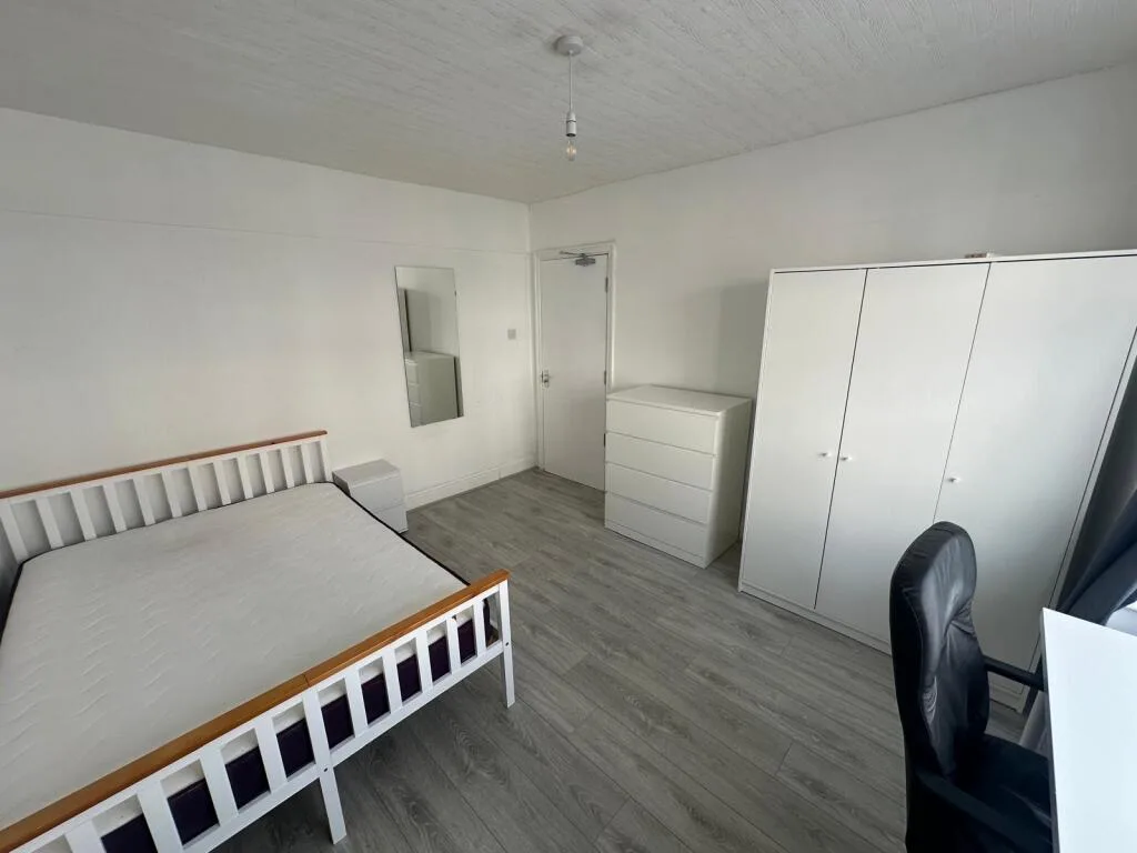 4 bedroom semi-detached house for rent
