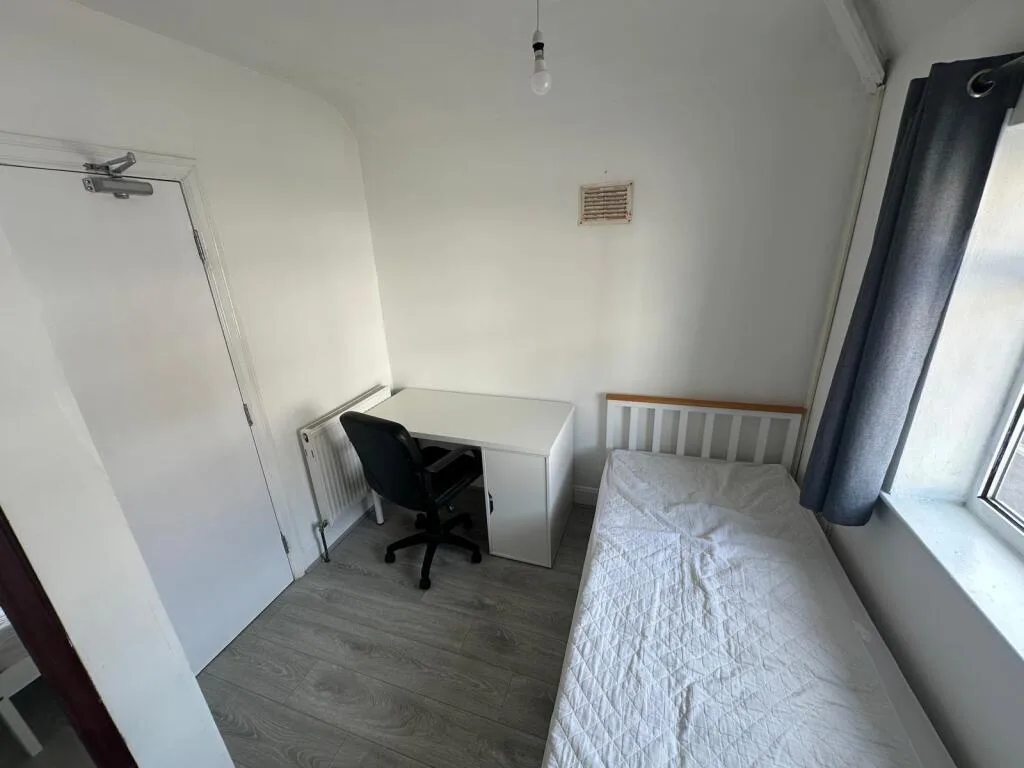 4 bedroom semi-detached house for rent