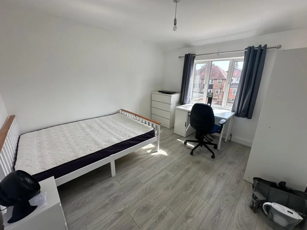 4 bedroom semi-detached house for rent