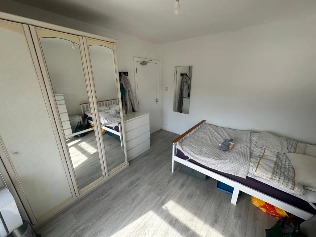 4 bedroom semi-detached house for rent