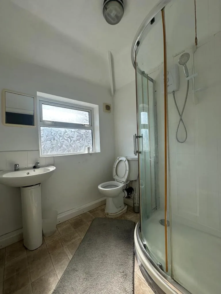 4 bedroom semi-detached house for rent
