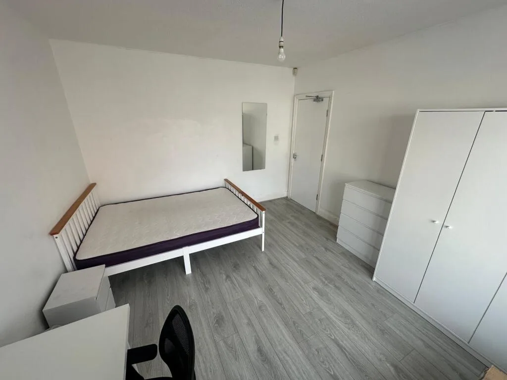 4 bedroom semi-detached house for rent
