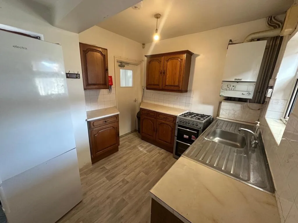 4 bedroom semi-detached house for rent