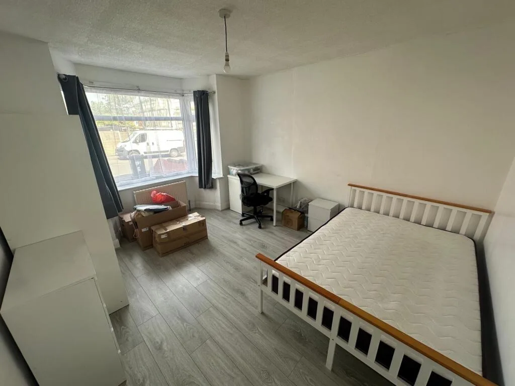 4 bedroom semi-detached house for rent