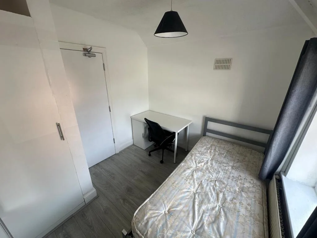 4 bedroom semi-detached house for rent
