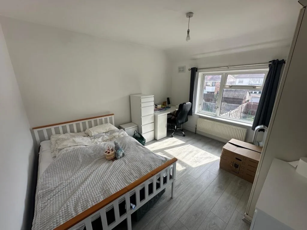 4 bedroom semi-detached house for rent