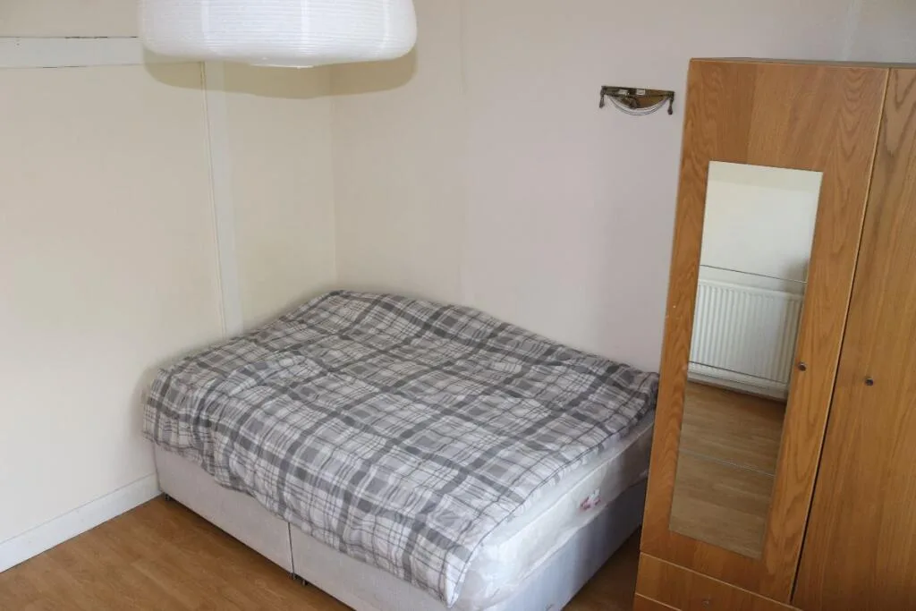 4 bedroom semi-detached house for rent