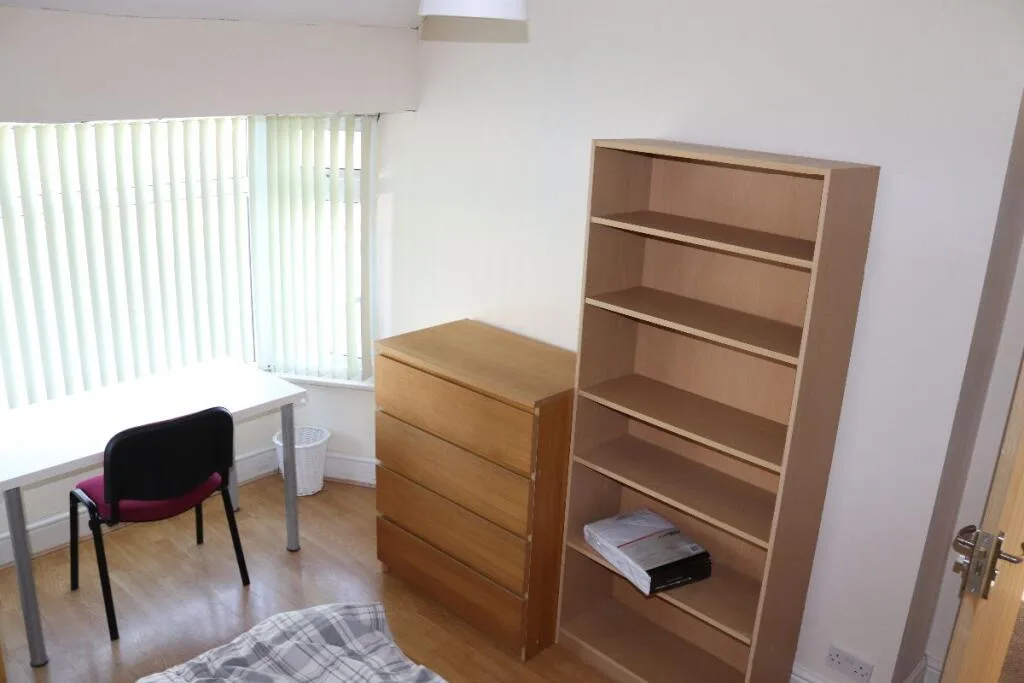 4 bedroom semi-detached house for rent