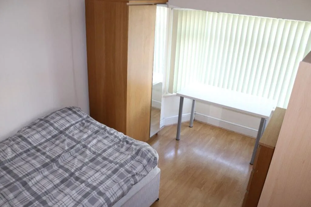 4 bedroom semi-detached house for rent