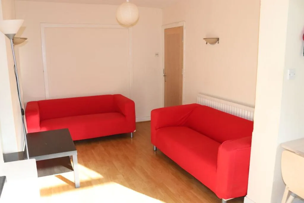 4 bedroom semi-detached house for rent