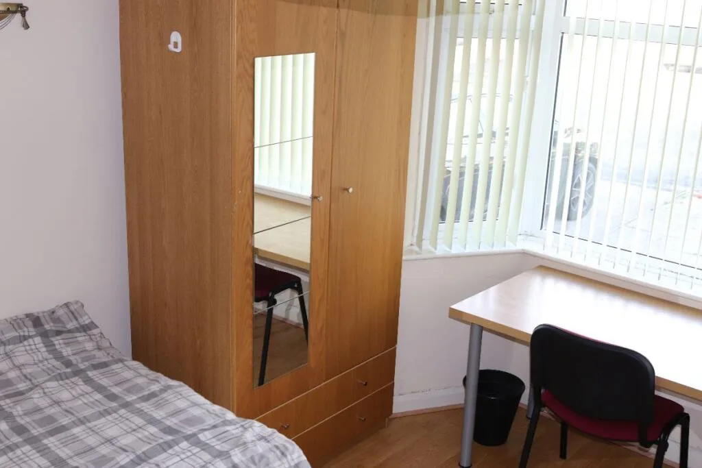 4 bedroom semi-detached house for rent