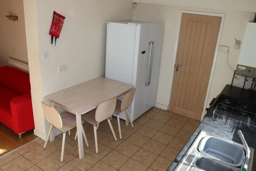 4 bedroom semi-detached house for rent