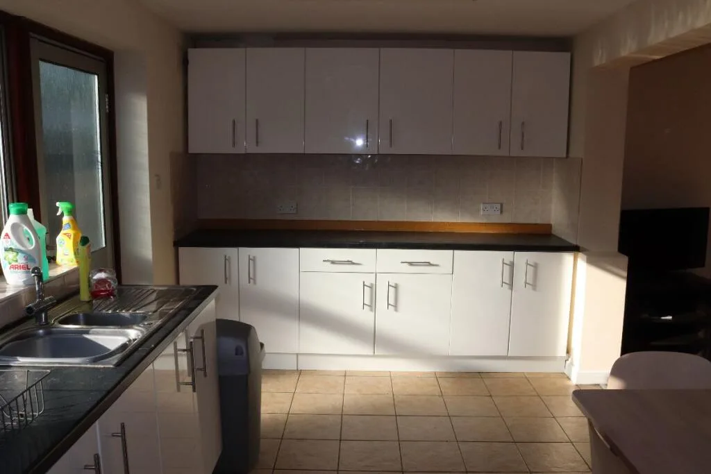 4 bedroom semi-detached house for rent