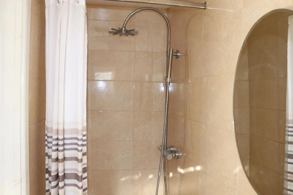 4 bedroom semi-detached house for rent