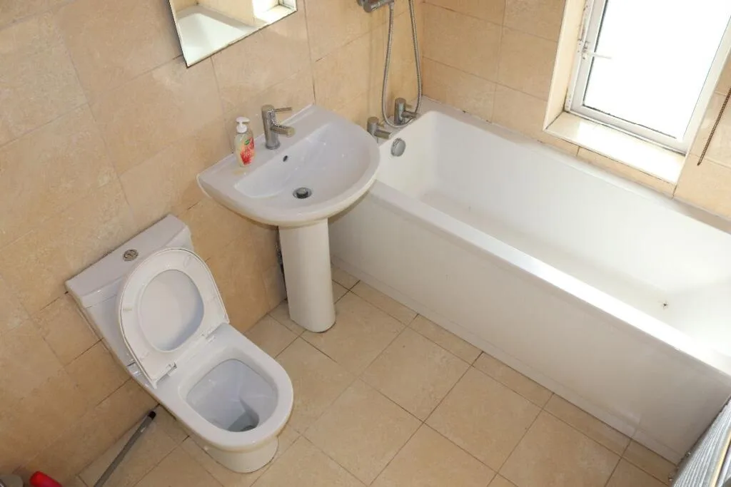 4 bedroom semi-detached house for rent