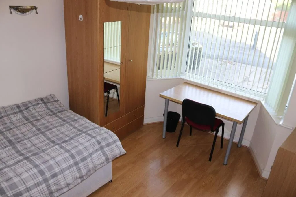 4 bedroom semi-detached house for rent