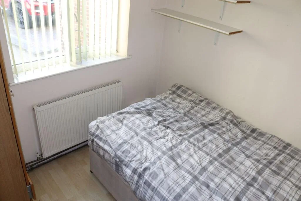 4 bedroom semi-detached house for rent
