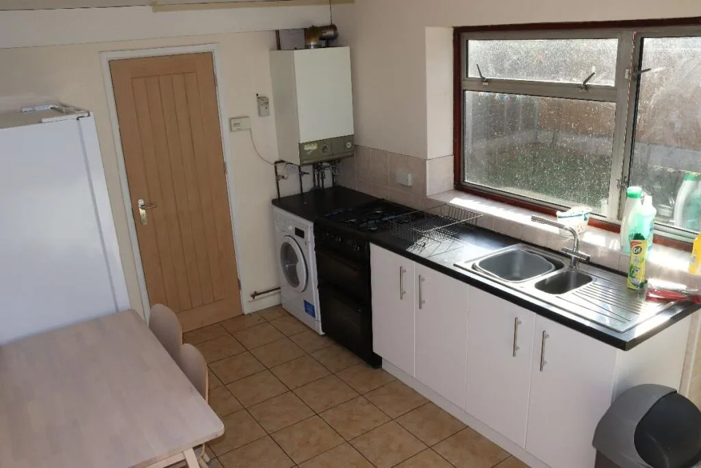 4 bedroom semi-detached house for rent